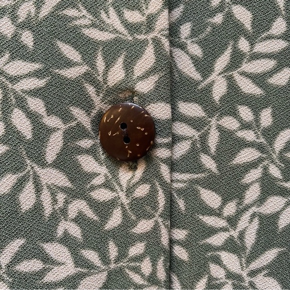 Green tiered button down dress with botanical leaf pattern - Picture 4 of 8